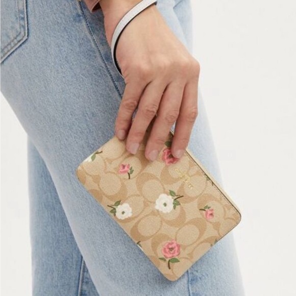NWT Coach Corner Zip Wristlet In Signature Canvas With Floral Print - Picture 3 of 6